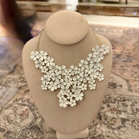 Anthropologie Serefina Mega Floral Statement Necklace in Ivory